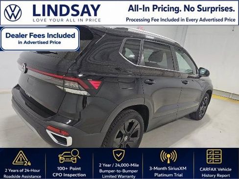 Used 2025 Volkswagen Taos SE w/ Panoramic Sunroof Package FWD image 4