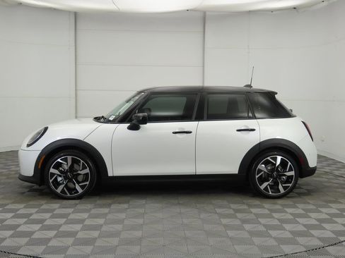 Used 2026 MINI Cooper 4-Door Hardtop image 8