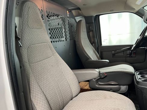 Used 2016 Chevrolet Express 3500 RWD image 12