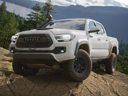 Used 2023 Toyota Tacoma TRD Off-Road w/ Black Out Package (TMS) AWD/4WD image 1
