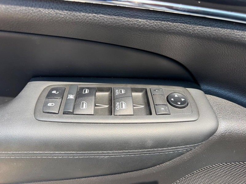 Used 2021 Jeep Grand Cherokee Limited w/ Luxury Group II AWD/4WD image 19