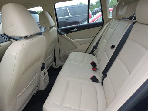 Used 2016 Volkswagen Tiguan S FWD image 8