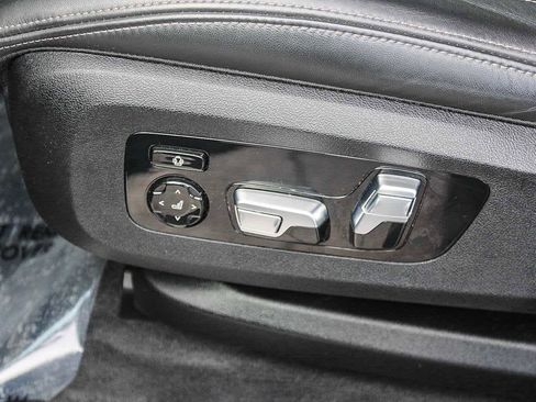 Used 2022 BMW X7 M50i w/ Dynamic Handling Package image 32