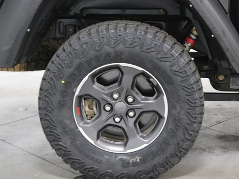 Used 2022 Jeep Gladiator Rubicon w/ Cold Weather Group AWD/4WD image 14