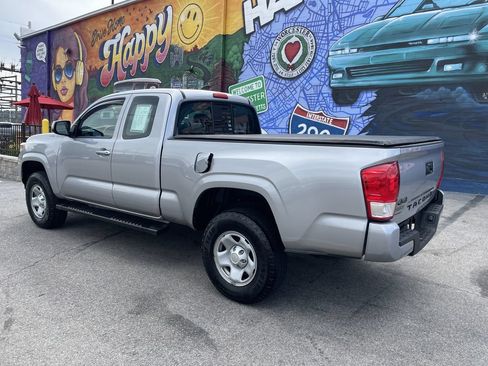 Used 2017 Toyota Tacoma SR w/ SR Convenience Package AWD/4WD image 3