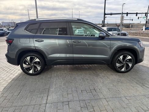 Certified 2025 Volkswagen Taos SE image 8