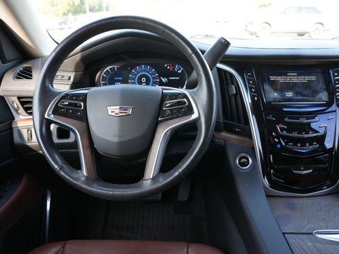 Used 2019 Cadillac Escalade ESV Premium Luxury RWD image 7