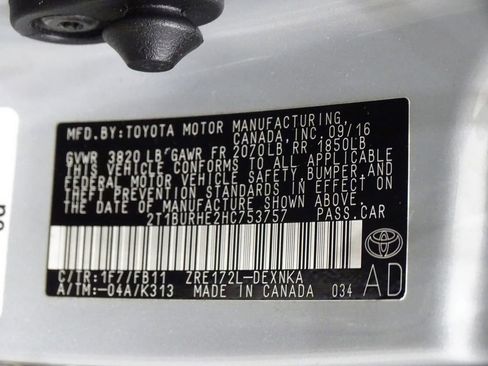 Used 2017 Toyota Corolla LE image 18