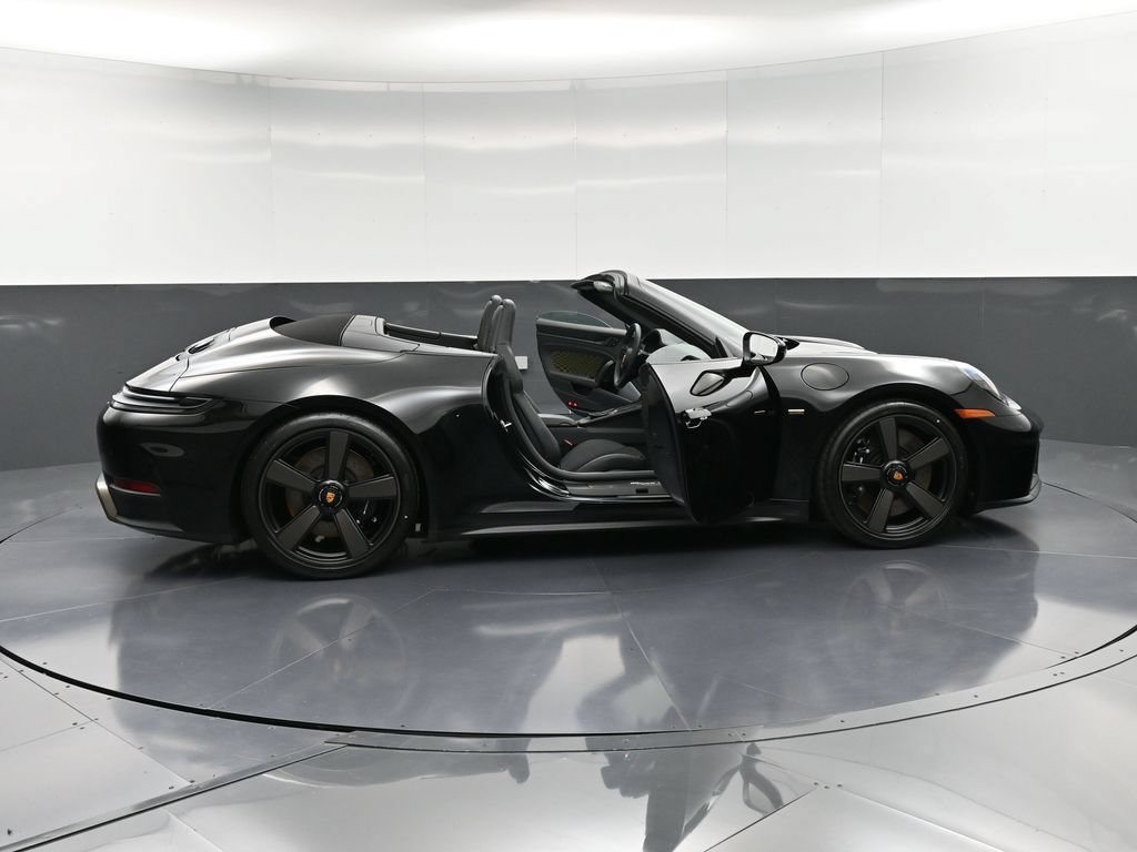 Certified 2026 Porsche 911 GTS RWD image 40