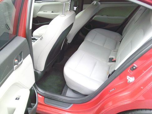 Used 2017 Hyundai Elantra SE image 8