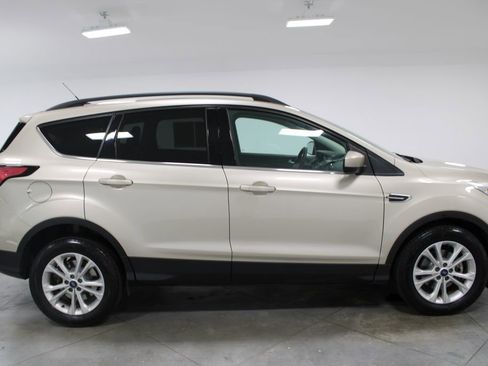 Used 2018 Ford Escape SE FWD image 11