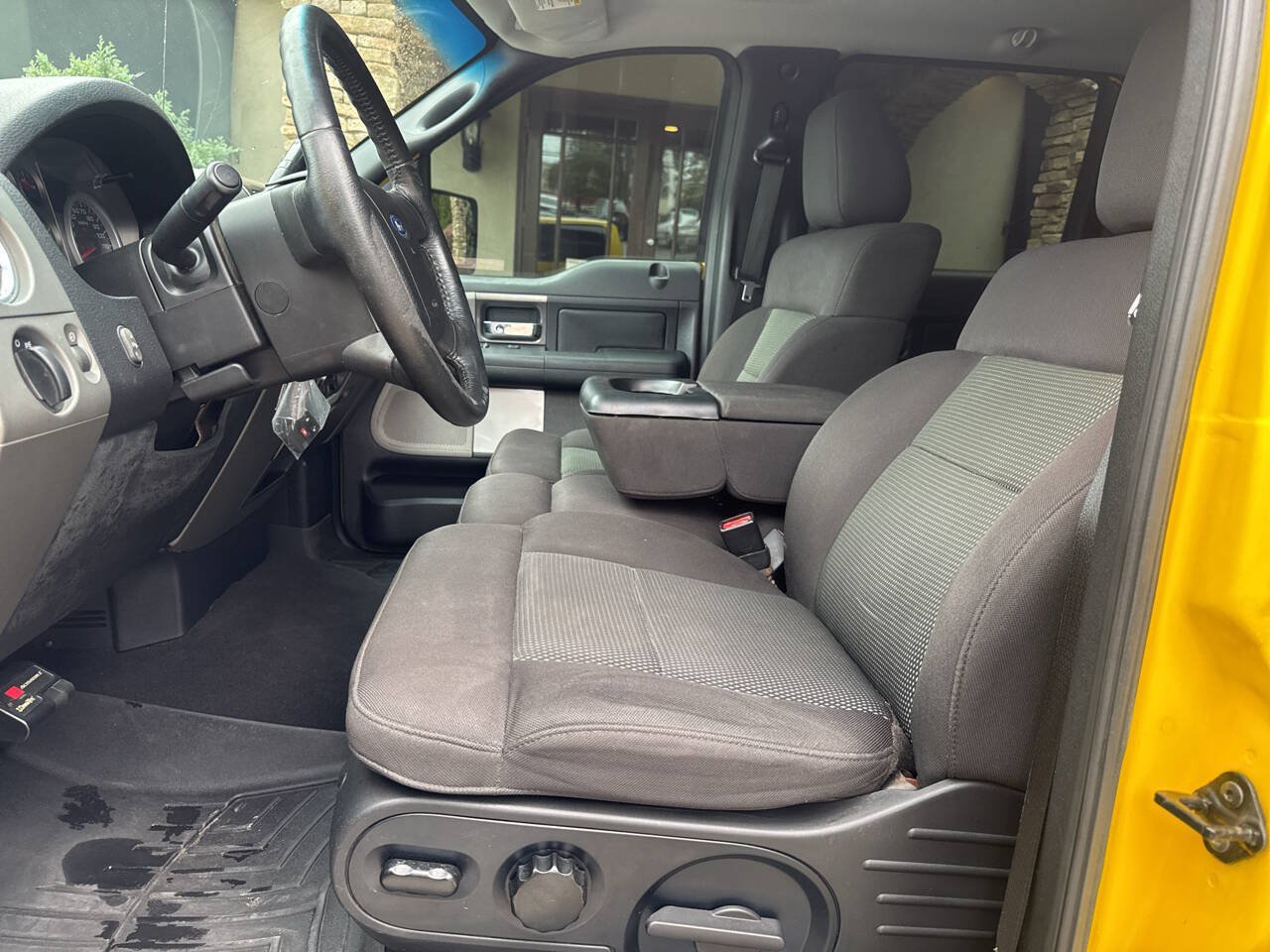 Used 2004 Ford F150 XLT AWD/4WD image 3