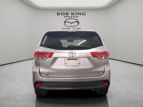 Used 2018 Toyota Highlander XLE FWD image 4