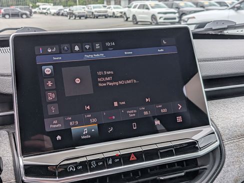 Certified 2024 Jeep Compass Latitude AWD/4WD image 19