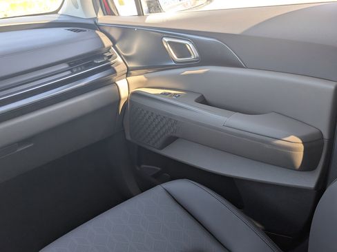 New 2026 Kia Carnival LXS image 29