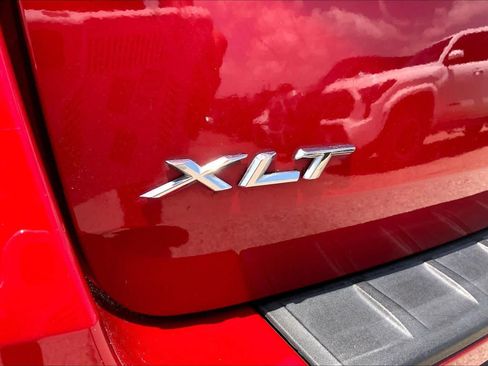 Used 2020 Ford Explorer XLT w/ Equipment Group 202A RWD image 10