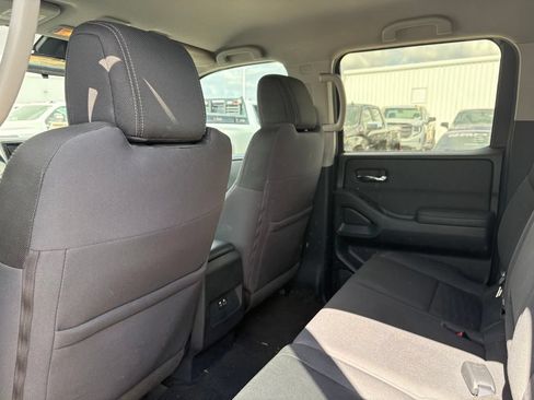 Used 2022 Nissan Frontier SV w/ Technology Package AWD/4WD image 9