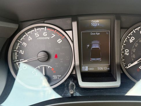 Used 2018 Toyota Tacoma TRD Off-Road w/ Technology Package AWD/4WD image 11