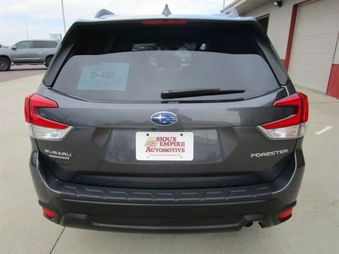 Used 2021 Subaru Forester Premium image 8