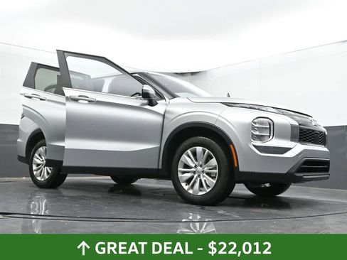 Used 2025 Mitsubishi Outlander ES image 70