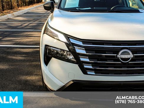 Used 2024 Nissan Rogue S image 11