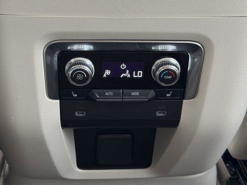 Used 2022 GMC Yukon Denali AWD/4WD image 26
