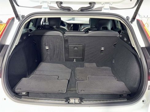 Used 2025 Volvo V60 B5 Cross Country Plus image 17