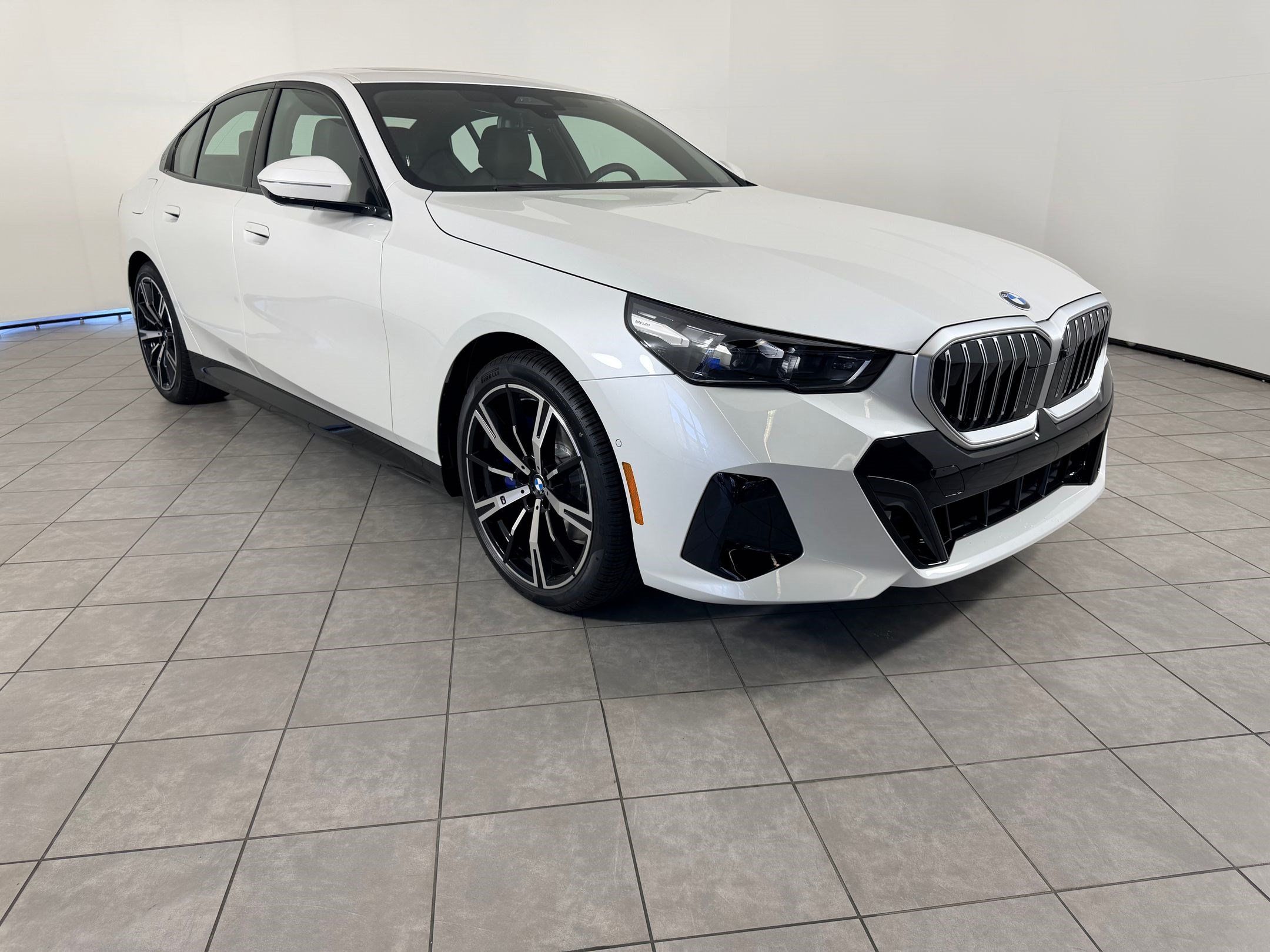 Used 2026 BMW 530i w/ M Sport Package RWD image 7