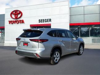 Used 2023 Toyota Highlander LE video 3