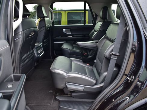 Used 2025 Ford Expedition Platinum AWD/4WD image 24