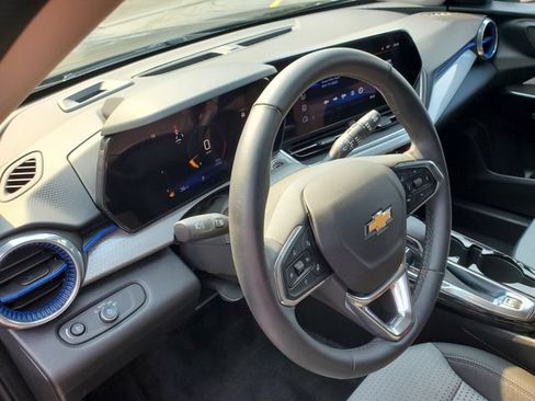 Used 2024 Chevrolet Trax LT w/ Driver Confidence Package FWD image 20