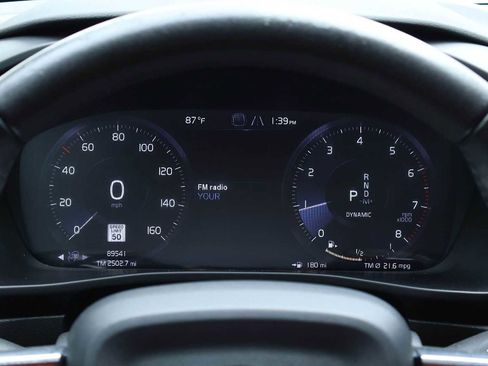 Used 2019 Volvo XC40 T5 Momentum AWD/4WD image 17