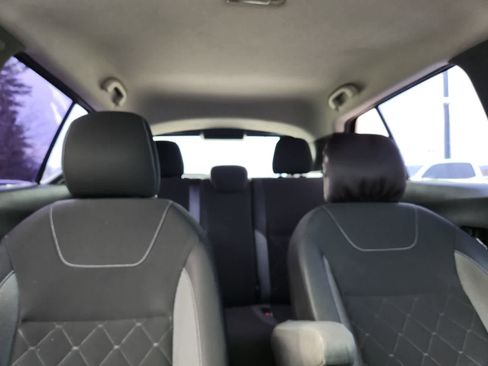 Used 2020 Nissan Kicks S image 19