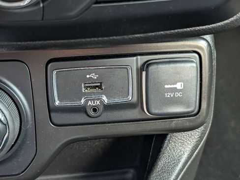 Used 2022 Jeep Renegade Altitude w/ Convenience Group AWD/4WD image 21