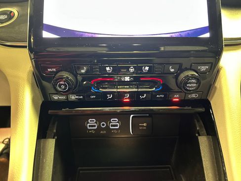 Used 2023 Jeep Grand Cherokee Overland AWD/4WD image 19