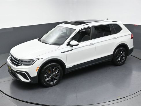 Used 2023 Volkswagen Tiguan SE w/ Panoramic Sunroof Package image 45