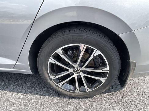 Used 2023 Volkswagen Jetta Sport image 7