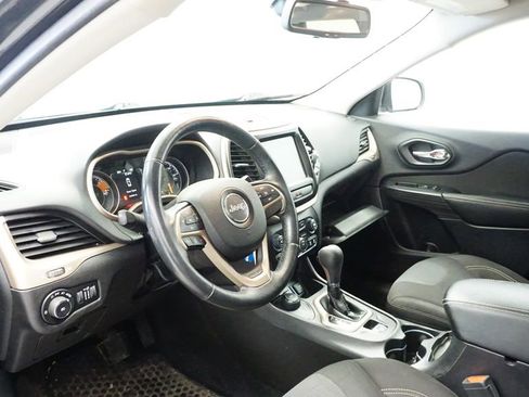 Used 2017 Jeep Cherokee Latitude w/ Cold Weather Group image 27