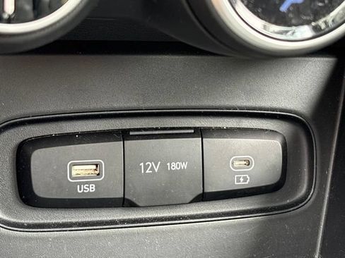 Used 2025 Hyundai Venue SEL FWD image 17