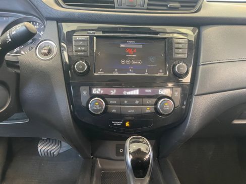 Used 2020 Nissan Rogue SV AWD/4WD image 9