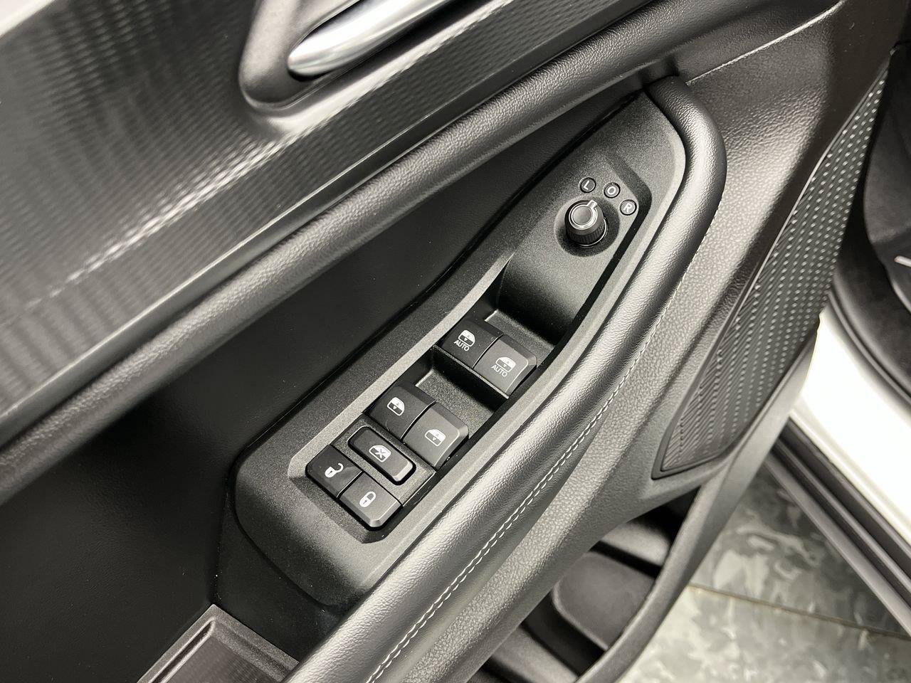 Used 2025 Jeep Grand Cherokee L Altitude AWD/4WD image 8