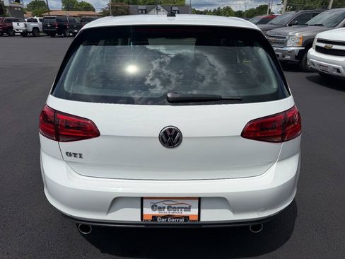 Used 2016 Volkswagen GTI SE FWD image 4