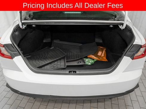 Used 2025 Toyota Camry SE FWD image 5