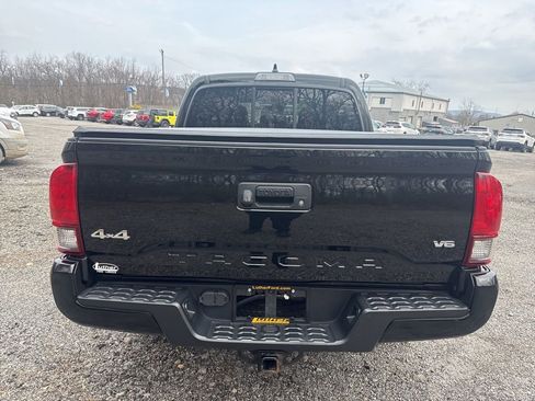 Used 2022 Toyota Tacoma SR AWD/4WD image 8