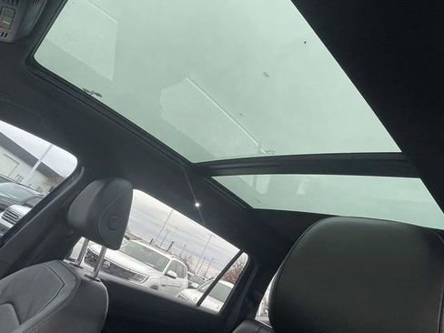 Used 2022 Volkswagen Tiguan SEL R-Line image 22