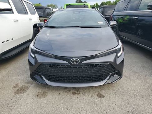 Used 2025 Toyota Corolla SE FWD image 2