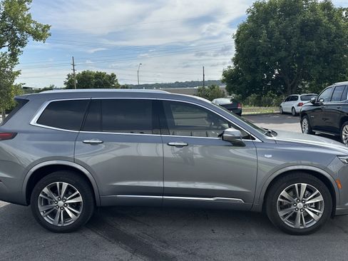 Used 2022 Cadillac XT6 Premium Luxury w/ Platinum Package AWD/4WD image 11