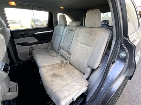 Used 2015 Toyota Highlander LE image 20