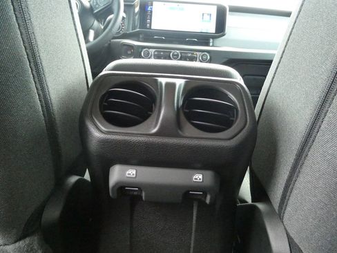 Used 2024 Jeep Gladiator Sport AWD/4WD image 22