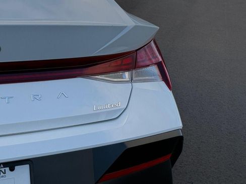 New 2026 Hyundai Elantra Limited FWD image 40